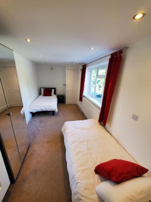 Central Windsor 2 Bedroom Flat With Free Parking المظهر الخارجي الصورة