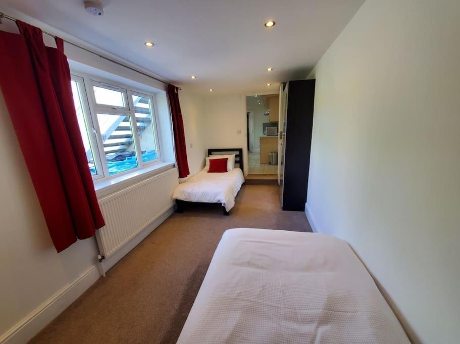 Central Windsor 2 Bedroom Flat With Free Parking المظهر الخارجي الصورة